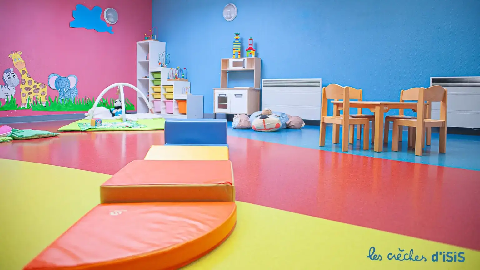 Salle de vie de la micro-crèche Illkirch-Graffenstaden le Jardin d'Isis
